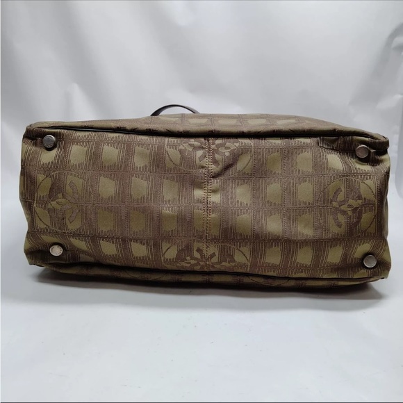 Authentic Rare Chanel Tote Bag New Travel Line Nylon Olive Green Women's Bag - Picture 8 of 11